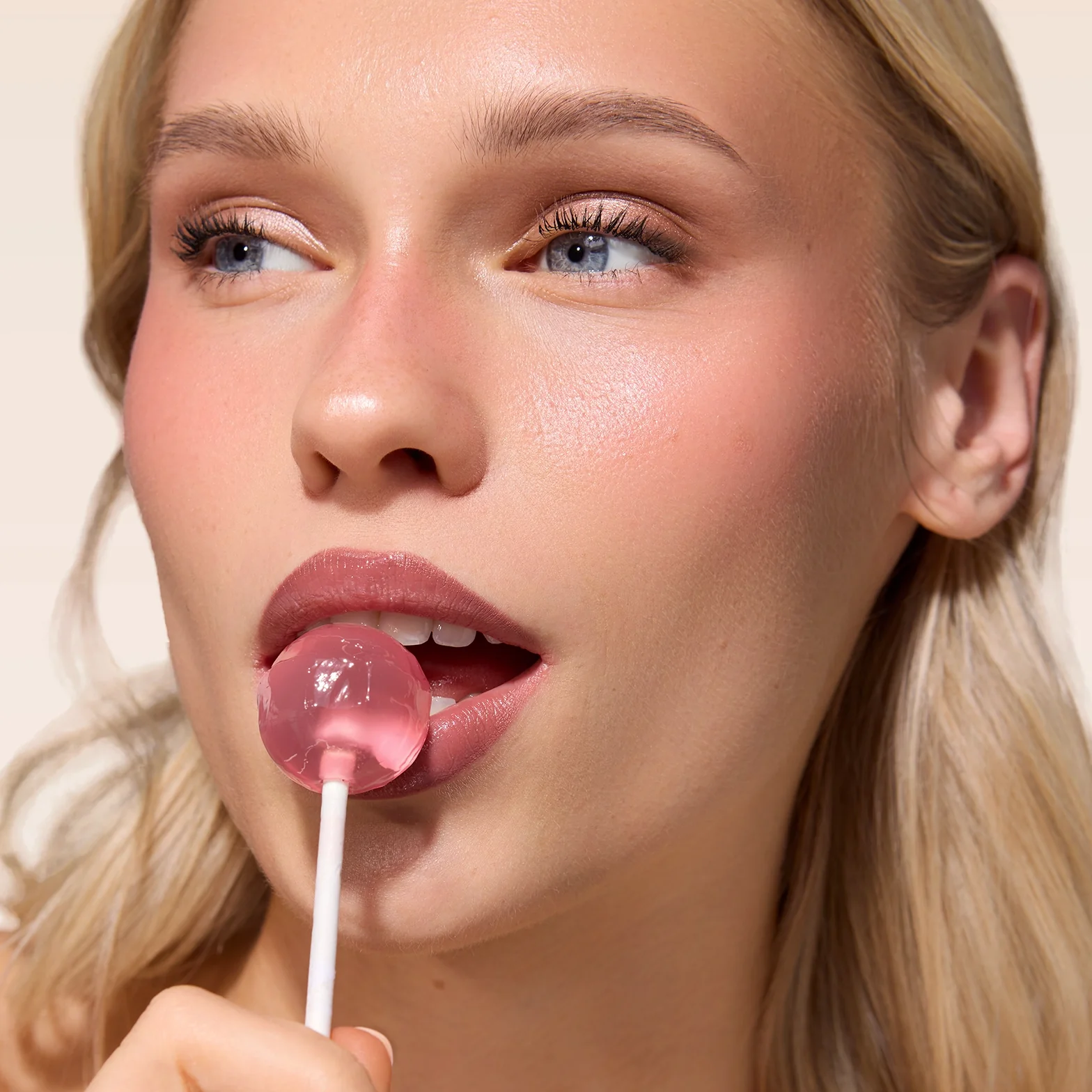 Lápiz de labios Perfilado Sedoso - Image 13